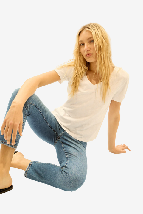 Remera Essential escote V Blanco - comprar online