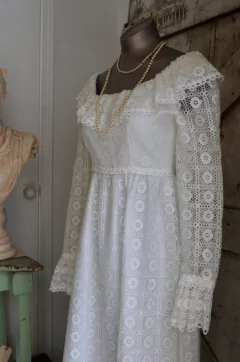 Vestido de encaje Lorrie Deb años 60 en internet