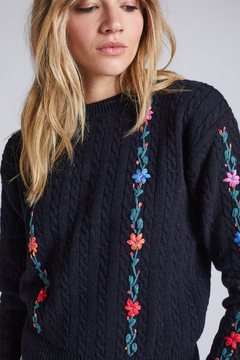 Imagen de SWEATER TRENZA BORDADO
