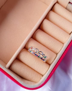 Anel Folheado Lacinhos com Zircônia Coloridas com 30 milésimos de Prata - Adesivos & Pedrarias Unhas de Moça Nail Art