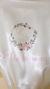Robe-cetim-monograma-rosas-mae-da-noiva 