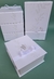 Caixa convite padrinhos de casamento - gravata+vela pote de vidro 100g+espumante baby+manual dos padrinhos - Flor Lembranças e caixas convite para padrinhos