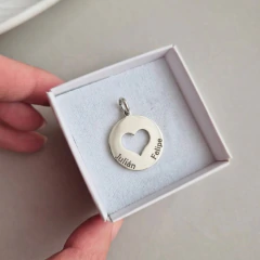 Dije corazón calado