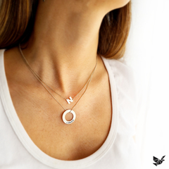 Collar inicial mini en internet