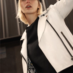 Campera pinhead Blanca ($216.000 efect/transf) en internet