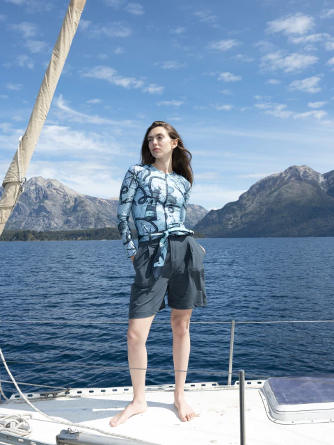 LONG TOP CON CIERRE PIRATA