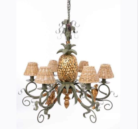 Lustre pendente rústico com design de abacaxi e seis velas, decorado com folhas de ouro. Lustres Gênesis Site online venda de Lustres e Iluminação