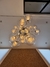 Lustre Pendente Sarvah com 36 globos transparentes em um ambiente de pé direito duplo. Lustres Gênesis loja online de Lustres e Iluminação Decorativa. 