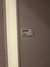 Perfil de LED Nazca embutido na parede com placa de identificação ao lado Lustres Gênesis loja online de Lustres e Iluminação Decorativa. 