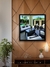 Espelho Moderno Basic Quadrado Reduna PD0471 em uma parede de madeira decorada. Lustres Gênesis Site online venda de Lustres e Iluminação