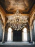 Lustre de Cristal Geórgia Clássico Dourado com 18 braços e cristais âmbar, ideal para pé direito duplo. Lustres Gênesis loja online de Lustres e Iluminação Decorativa