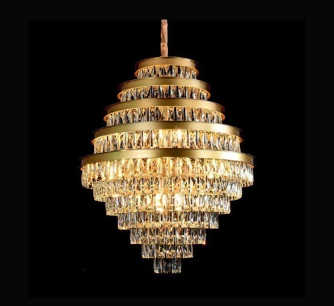 Lustre de Cristal Madrid com cristais transparentes em formato de cascata iluminado. Lustres Gênesis Site online venda de Lustres e Iluminação