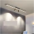 Plafon Moderno Fit Linear Preto instalado em um ambiente contemporâneo, iluminando o espaço com luz LED suave. Lustres Gênesis Site online venda de Lustres e Iluminação Decorativa