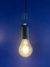 Lâmpada de Filamento de Led A19 4W Squirrel Cage pendurada contra fundo azul Lustres Gênesis loja online de Lustres e Iluminação Decorativa