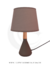 Luminária de Mesa Abajur Quimid com base de madeira e cúpula marrom, ideal para leitura e decoração de quartos e escritórios.