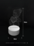 Abajour de LED em formato de urso segurando um coração, ideal para leitura e decoração de quartos e escritórios. Lustres Gênesis Site online venda de Lustres e Iluminação