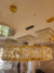 Lustre Pendente com Cristal Decorado e LED Luna Dourado em exibição em uma loja. Lustres Gênesis loja online venda de Lustres e Iluminação
