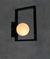 Arandela Quadro Globo Leitoso em um ambiente interno, destacando seu design moderno e elegante. Lustres Gênesis loja online de Lustres e Iluminação Decorativa