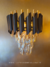 Arandela moderna de cristal Lux preta com detalhes dourados, ideal para quartos, corredores, escadas, varandas e sala de estar. Lustres Gênesis loja online de Lustres e Iluminação Decorativa