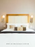 Arandela Moderna Onde Preto instalada em cabeceira de cama em quarto decorado. Lustres Gênesis a Maior e melhor empresa para comprar Lustres do Brasil. Melhor qualidade do Mercado