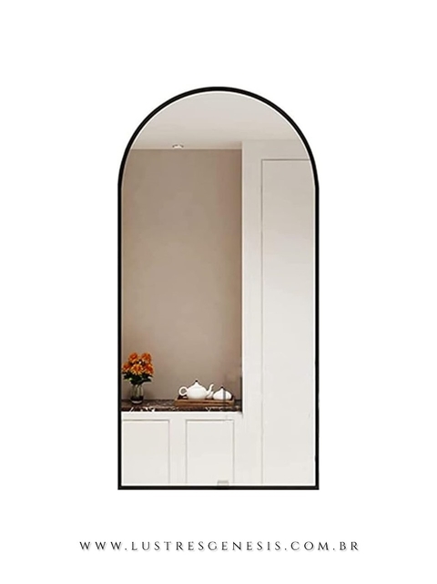 Espelho moderno corpo inteiro com moldura preta, ideal para banheiros, penteadeiras e lojas. Lustres Gênesis Site online venda de Lustres e Iluminação
