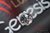 Bola Esfera de Cristal K9 de 40mm para lustre e Feng Shui sobre uma superfície escura com logotipo da Lustres Genesis ao fundo. Lustres Gênesis loja online de Lustres e Iluminação Decorativa