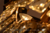 Luminária Pendente de Cristal Líbia Ø40cm Dourado em detalhe, com luzes acesas e cristais brilhantes. Lustres Genesis a maior empresa de Lustres e luminarias do Brasil