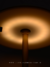 Luminária de Mesa Abajur de LED Sem Fio Lunaris Dourado com iluminação acesa. Lustres Gênesis Site online venda de Lustres e Iluminação