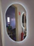 Espelho Moderno Touch Screen Oval com LED Luz Indireta, modelo Reduna o PD1658, instalado em ambiente interno. Lustres Genesis loja online de Lustres e Iluminação Decorativa