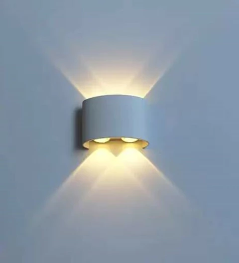Luminária de parede arandela moderna branca com dois fachos de luz para área externa. Lustres Gênesis loja online de Lustres e Iluminação Decorativa