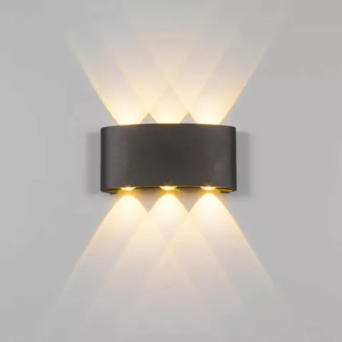 Luminária de parede arandela moderna preta com três fachos de luz, ideal para área externa. Lustres Gênesis loja online de Lustres e Iluminação Decorativa
