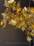 Lustre pendente dourado com formato de pétalas da marca LampLuz. Lustres Gênesis Site online venda de Lustres e Iluminação