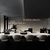 Lustre pendente moderno Castillo marrom iluminando uma sala de jantar elegante com mesa e cadeiras contemporâneas. Arandela Moderno Botton de LED Dourada da SkyLight, modelo SKY-3111AR-DO, com design circular e detalhes texturizados. Lustres Gênesis Site 