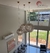 Lustre Pendente Dente de Leão Cristal em uma sala de estar moderna com pé direito duplo. Lustres Gênesis loja online de Lustres e Iluminação Decorativa