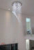 Lustre de cristal design em espiral instalado em casa com pé direito duplo. Lustres Gênesis loja online de Lustres e Iluminação Decorativa