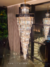 Lustre pendente de cristal Líbia preto iluminando um ambiente elegante com pé direito duplo Lustres Gênesis Site online venda de Lustres e Iluminação Decorativa