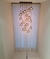 Lustre Pendente Sarvah com 15 globos fumê espelhados em ambiente com pé direito alto. Lustres Gênesis loja online de Lustres e Iluminação Decorativa