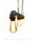 Lustre pendente rústico com design em cano e cinco lâmpadas incandescentes, ideal para área gourmet e ambientes diversos. Lustres Gênesis loja online de Lustres e Iluminação Decorativa