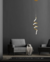 Pendente moderno de LED Sigma dourado em sala de estar cinza Lustres Gênesis loja online de Lustres e Iluminação Decorativa