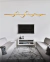 Lustre pendente de LED moderno dourado em uma sala de estar com decoração contemporânea Lustres Gênesis Site online venda de Lustres e Iluminação Decorativa