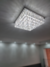 Lustre Plafon de Cristal Harion Quadrado iluminando um ambiente moderno. Lustres Gêneiss loja online de Lustres e Iluminação Decorativa