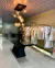 Lustre Pendente Sarvah com 12 globos transparentes em uma loja de roupas elegantes. Lustres Gênesis loja online de Lustres e Iluminação Decorativa