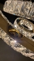 Lustre Pendente de Cristal Aliança Dupla 2 Anéis LED, modelo DCD00102 da Sindora, instalado em teto de sala de estar moderna.  O melhor site de lustre e Iluminação decorativa Lustres Gênesis lustre pé direito duplo 3m