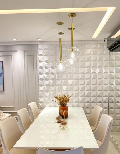 Pendente Moderno Saluse Globo Transparente instalado em sala de jantar moderna. Lustres Gênesis Site online venda de Lustres e Iluminação