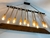 Lustre pendente rústico com 10 cordas de sisal e lâmpadas, ideal para áreas gourmet e salas de jantar. Lustres Gênesis loja online de Lustres e Iluminação Decorativa