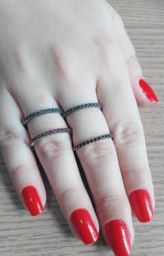 ANEL ALIANCINHA ZIRCÔNIAS PRETA SEMIJOIA