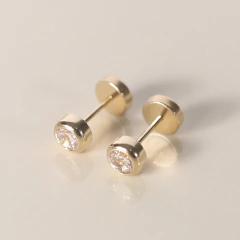 PAR DE ABRIDORES ORO 18Kts cubic envirolado en internet