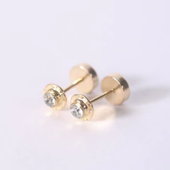 PAR DE ABRIDORES LAMINADO PERNO DE ORO 18Kts cubic con volado - comprar online