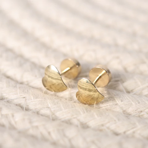 PAR DE ABRIDORES oro 18kts corazon plano con tic laminado - comprar online