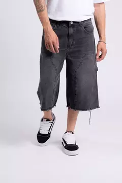 BERMUDA CARPINTERO NEGRO DEFLECADO (192) - SAMCRO REMERAS 